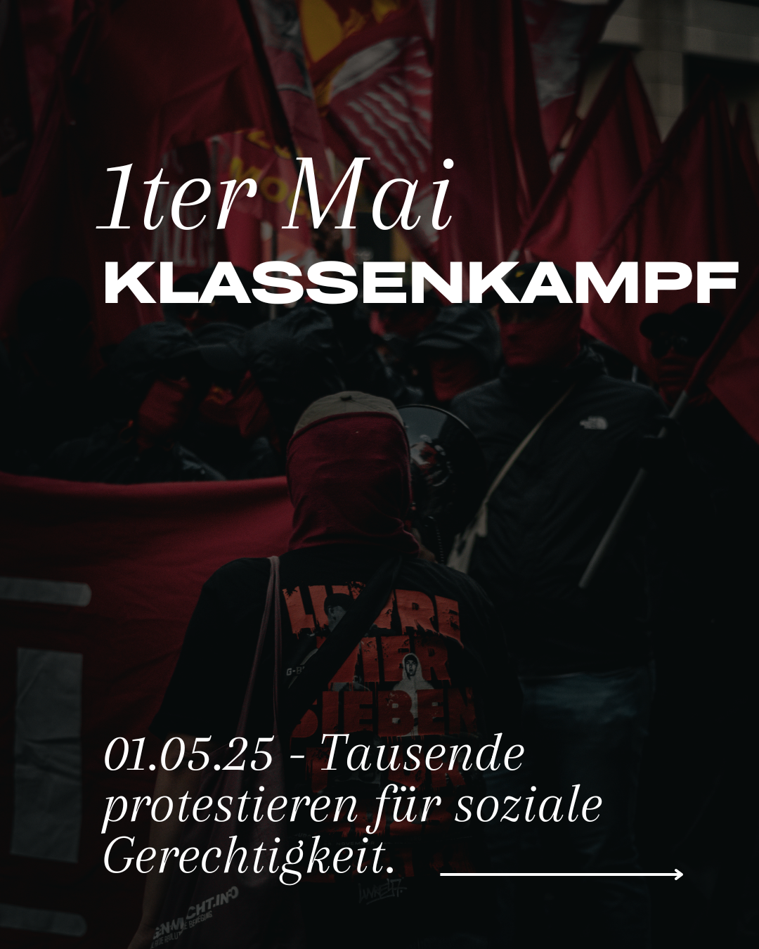Plakat zum 1. Mai mit dem Text 'Klassenkampf' und Protestteilnehmern im Hintergrund.
